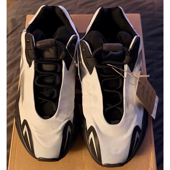 YEEZY MNVM 700 “BLUE TINT SIZE 5M - Picture 1 of 6